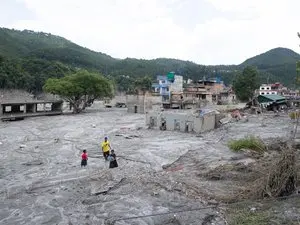 Himalaya : le bilan humain s'alourdit après la rupture glaciaire au Népal et au Tibet