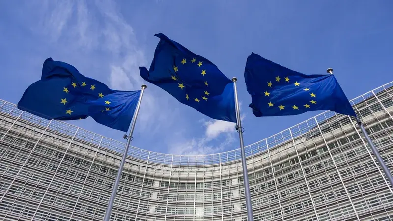 L'Union européenne active ses pouvoirs de régulation pour encadrer les géants de l'intelligence artificielle