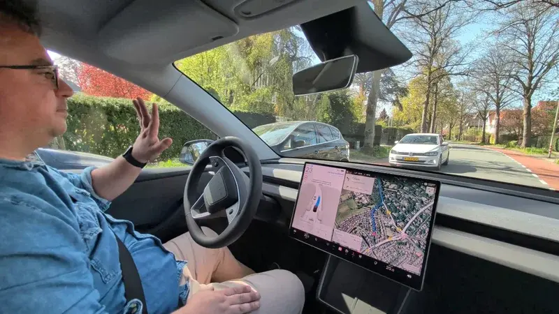 La France autorise des tests de conduite autonome Tesla avant un vote européen décisif