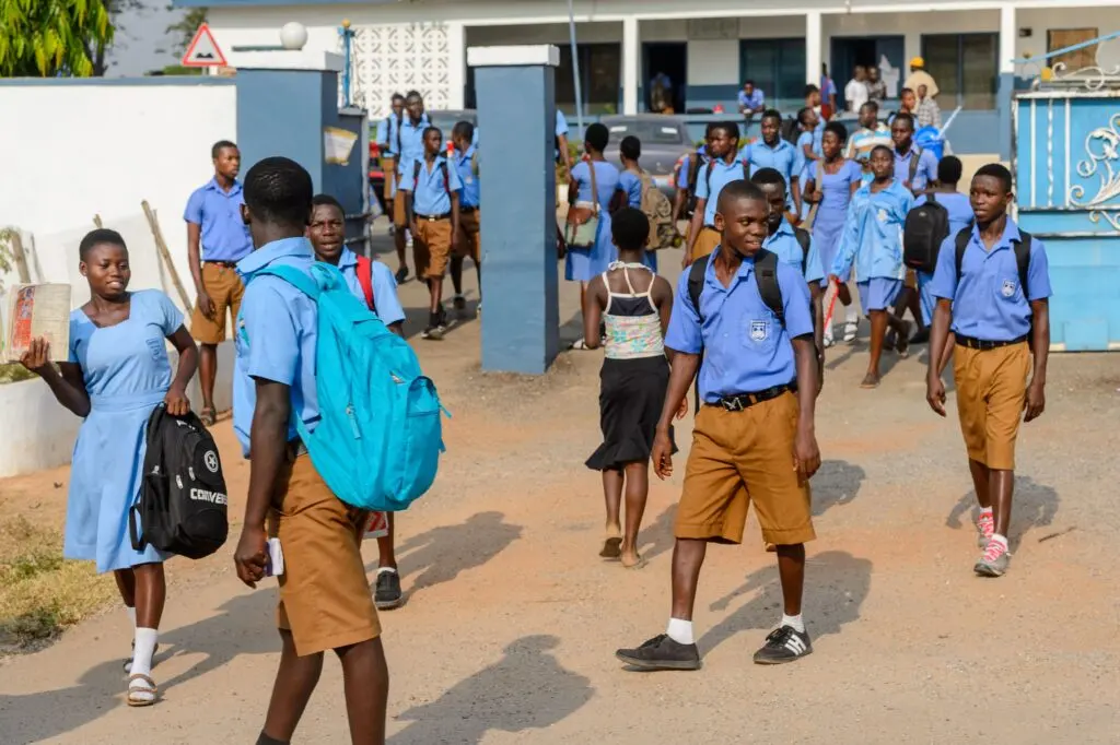 Le ministre ghanéen de l’Éducation réclame un recentrage des dépenses vers l’apprentissage fondamental pour renforcer la réussite scolaire