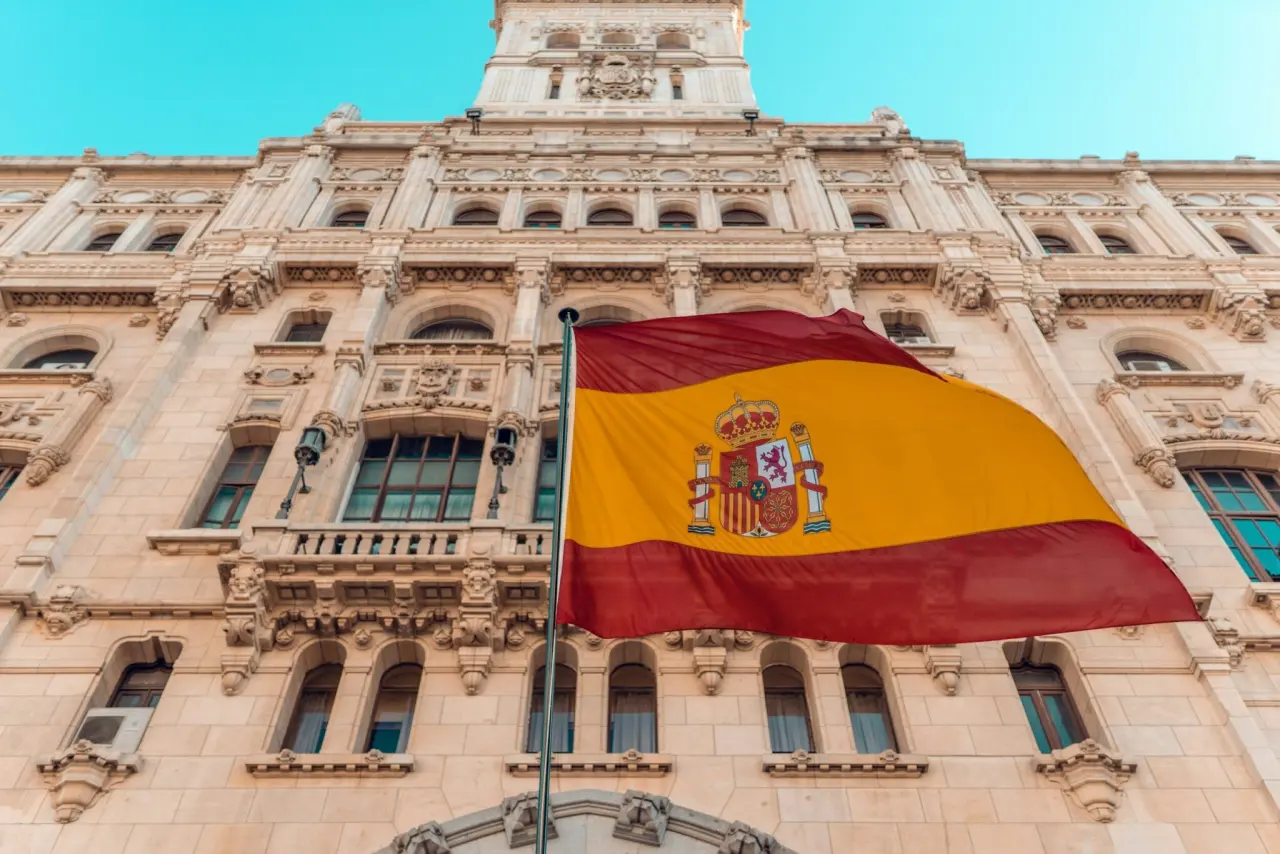 Espagne : les nouvelles conditions d'accès au titre de séjour de cinq ans pour les proches de citoyens espagnols