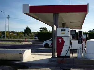 Le gouvernement français envisage une règle d'or pour reverser les surplus de TVA sur les carburants
