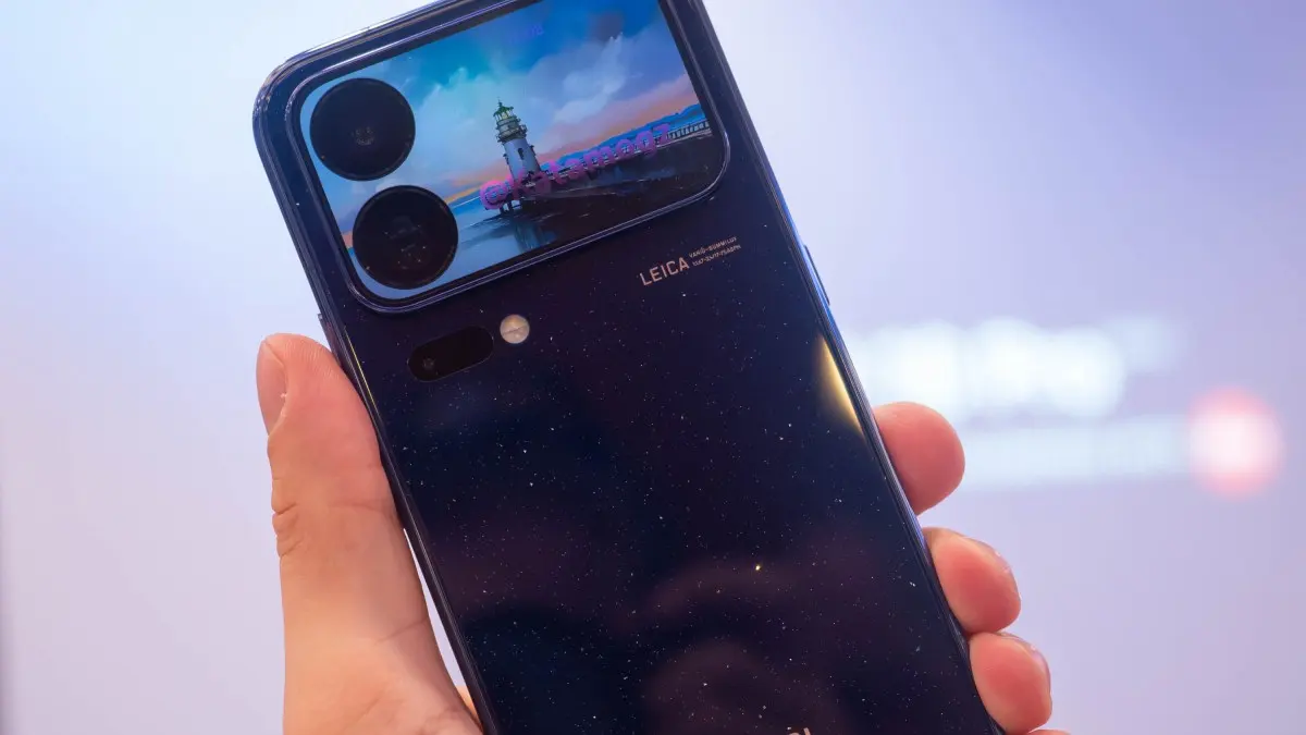 Xiaomi lance ses smartphones 18 Pro et 18 Pro Max avec une stratégie de différenciation par l'écran arrière