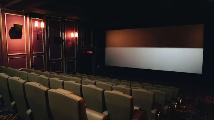 Le cinéma contemporain explore les dynamiques de pouvoir et les fragilités humaines