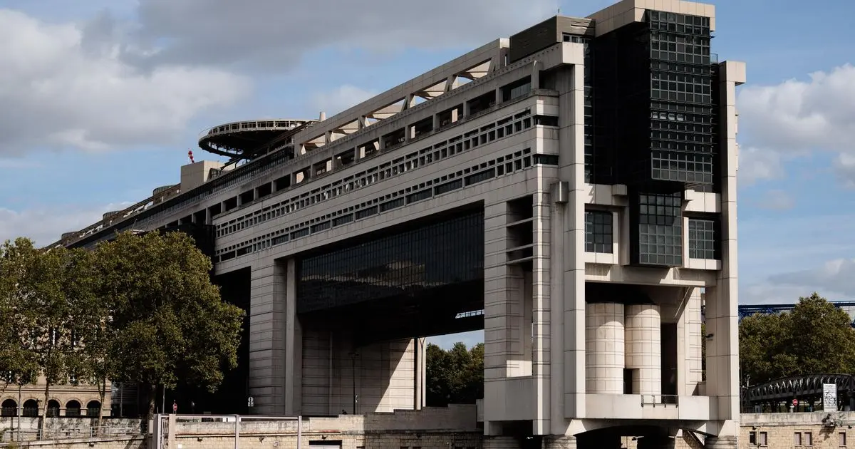 La dette publique française en route vers un niveau record de 121,7 % du PIB d'ici 2027