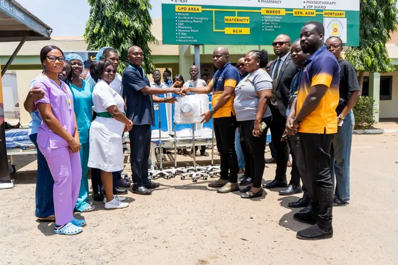 Le personnel de GCB Bank renforce les capacités techniques de la maternité de l'hôpital municipal de Ketu South
