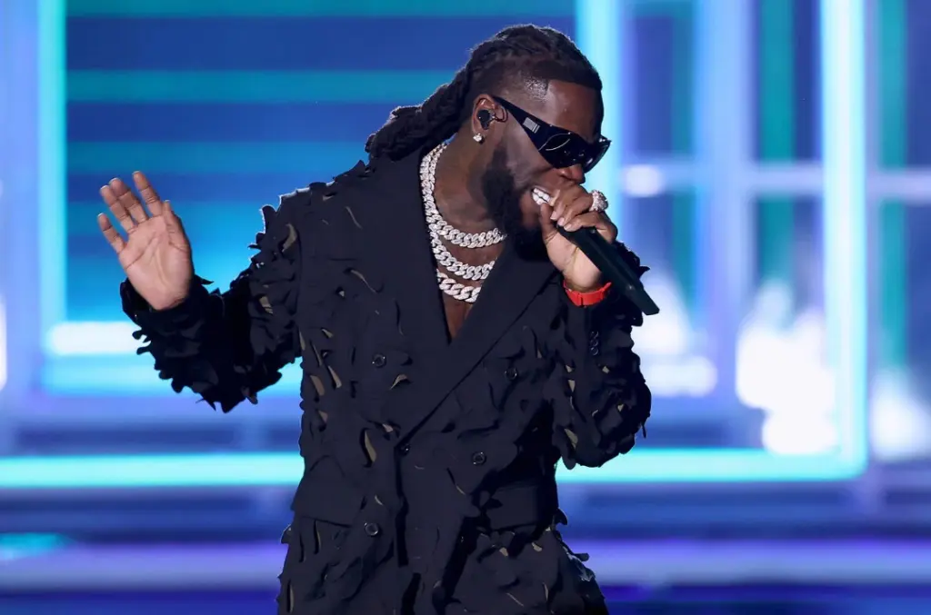 Burna Boy assurera le spectacle à la mi-temps du premier match de NFL organisé à Paris