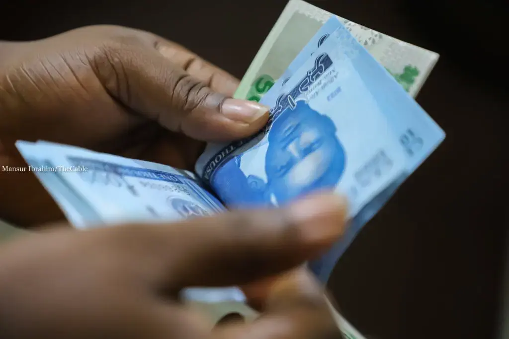 Le naira gagne du terrain sur le marché parallèle et l'écart avec le taux officiel se réduit