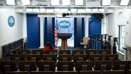 CNN, MS NOW et Politico saisissent la justice américaine après la révocation de leurs accréditations à la Maison Blanche