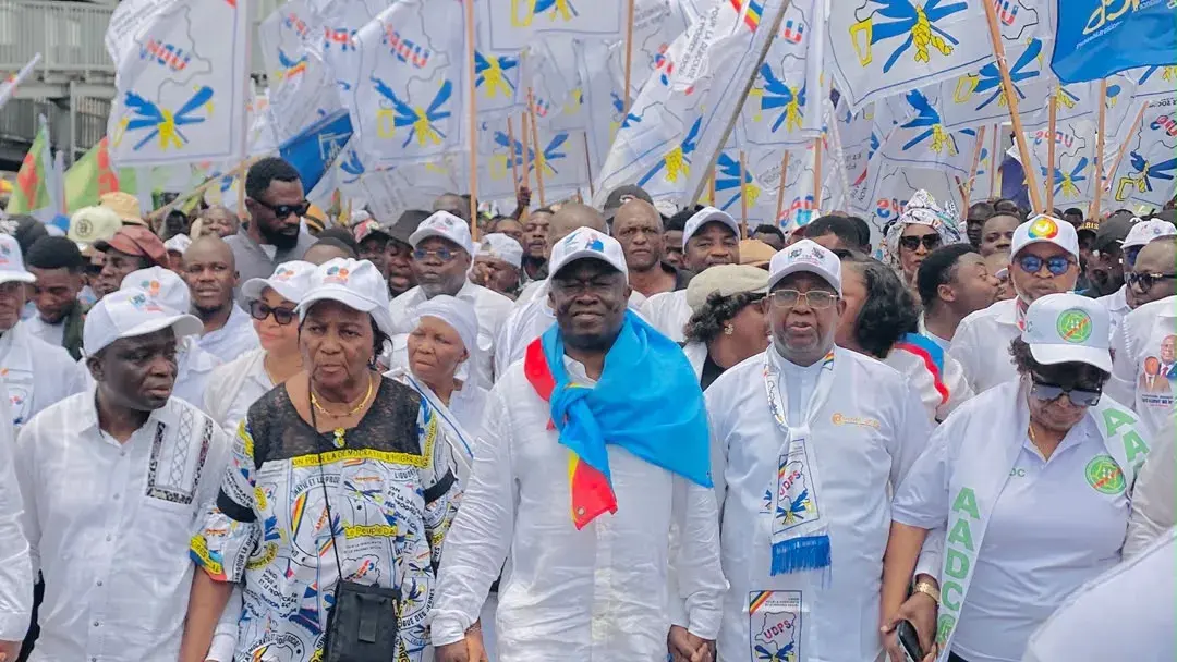 Révision constitutionnelle en RDC : les enjeux juridiques et politiques de la loi référendaire au Parlement