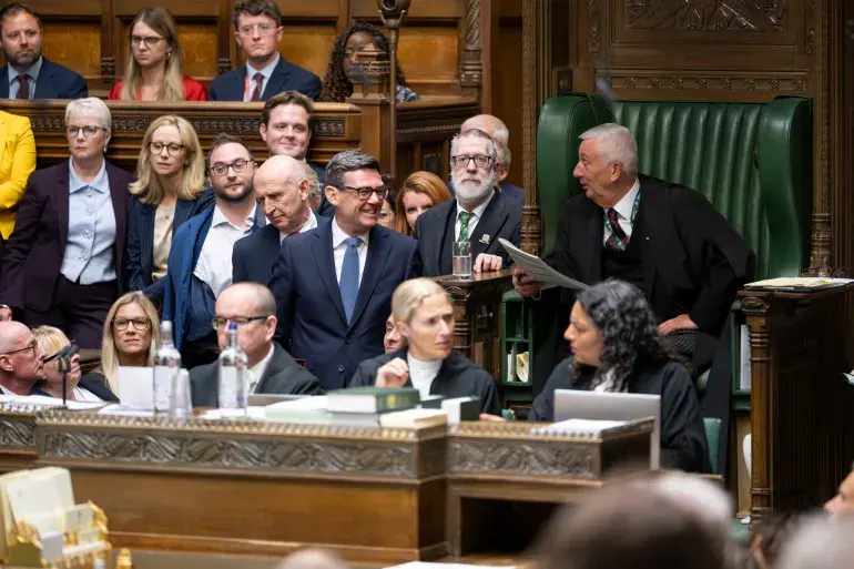 Le Premier ministre britannique Andy Burnham engage son mandat sur la promesse d'un renouveau économique
