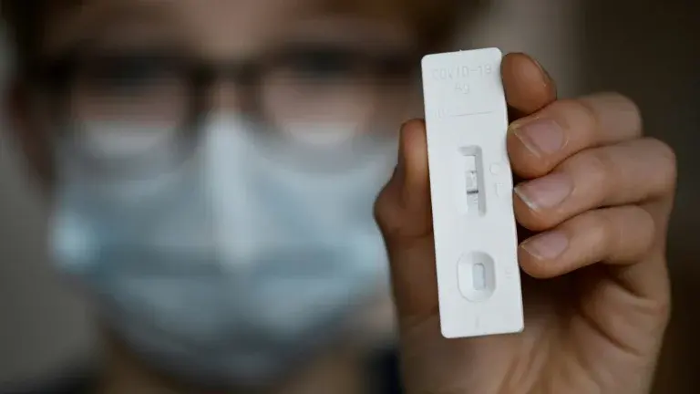 Le retour précoce du Covid-19 entraîne une hausse marquée des consultations médicales