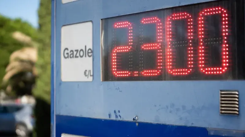 Carburants en Europe : le spectre des 3 euros par litre agite les marchés et les ménages