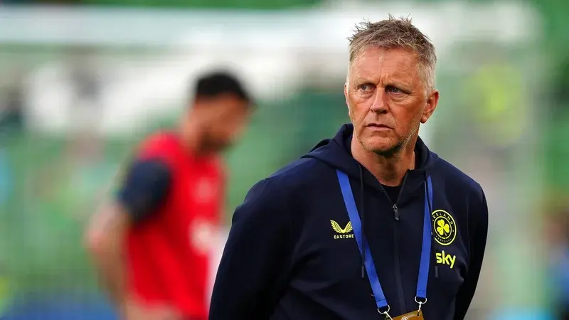 Le sélectionneur irlandais de football s’excuse pour ses critiques d’Israël, estimant avoir détourné l’attention du match contre le Kosovo