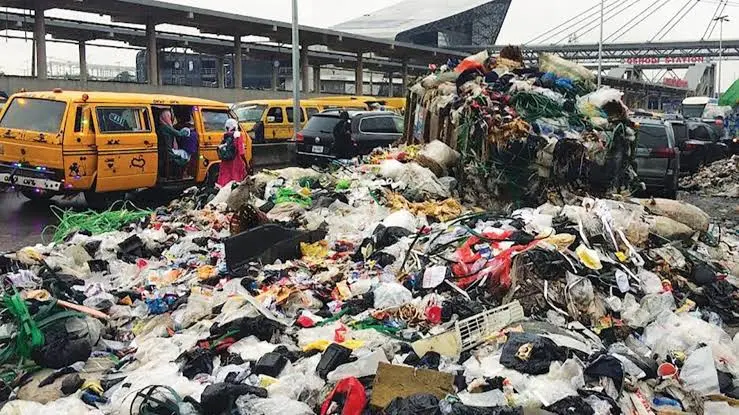 Lagos face à un flux de 5,1 millions de tonnes de déchets annuels : vers une économie circulaire pour réduire les décharges