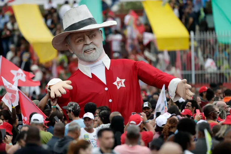 Lula et Flavio Bolsonaro à égalité dans les derniers sondages avant le premier tour de l’élection brésilienne du 4 octobre