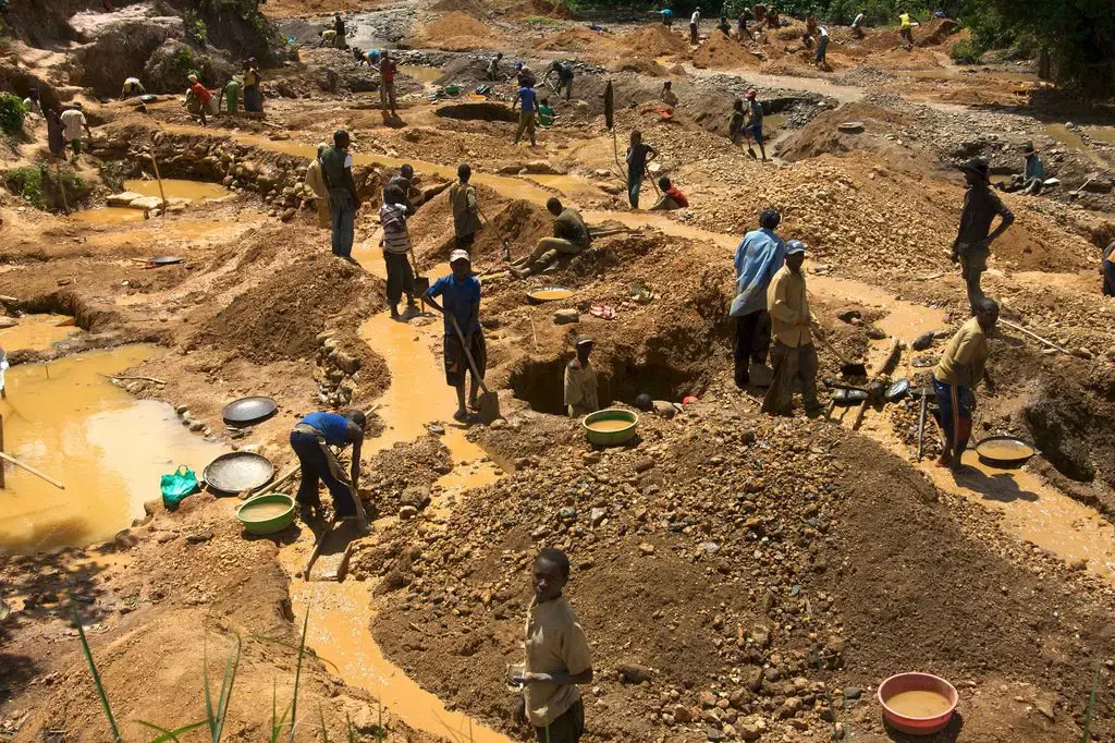 Drame de Minna : la gestion des mines illégales au cœur des critiques au Nigeria
