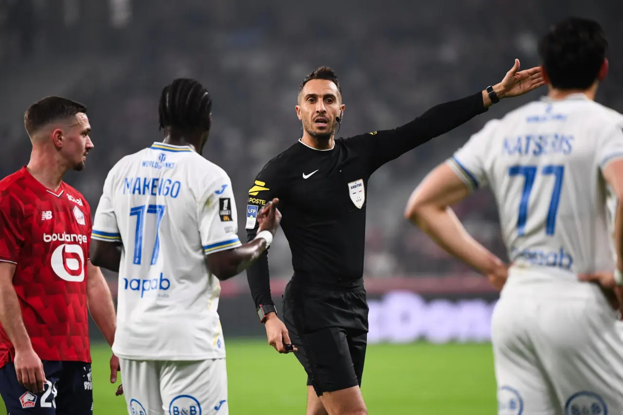 La Fédération française de football autorise le retour d'un arbitre condamné pour violences conjugales