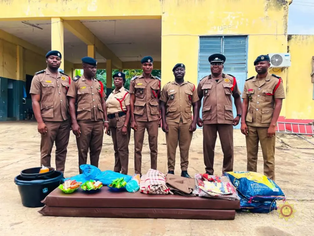 Le Service national des sapeurs-pompiers du Ghana distingue deux agents pour leur bravoure lors des inondations de Sogakope