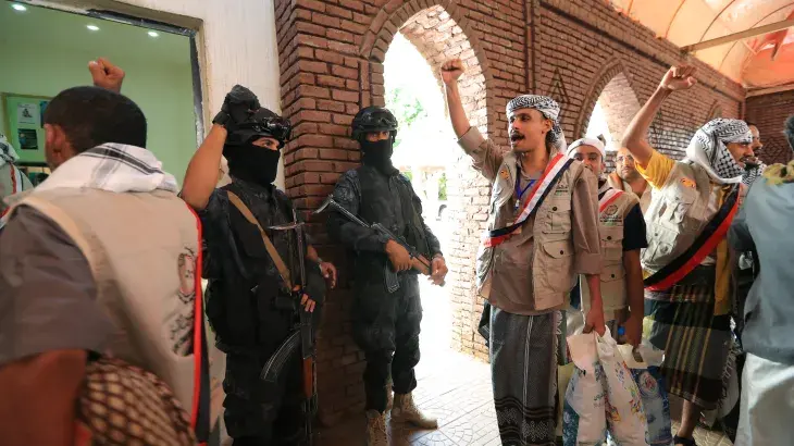 L'escalade militaire entre l'Arabie saoudite et les Houthis menace la sécurité du détroit de Bab al-Mandeb
