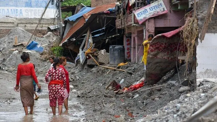 Le bilan humain des inondations dévastatrices à la frontière sino-népalaise dépasse le millier de victimes