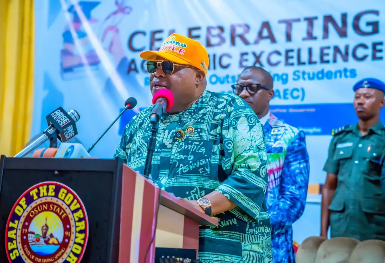 Au Nigeria, l'APC et le PDP contestent la réélection du gouverneur Adeleke devant le tribunal