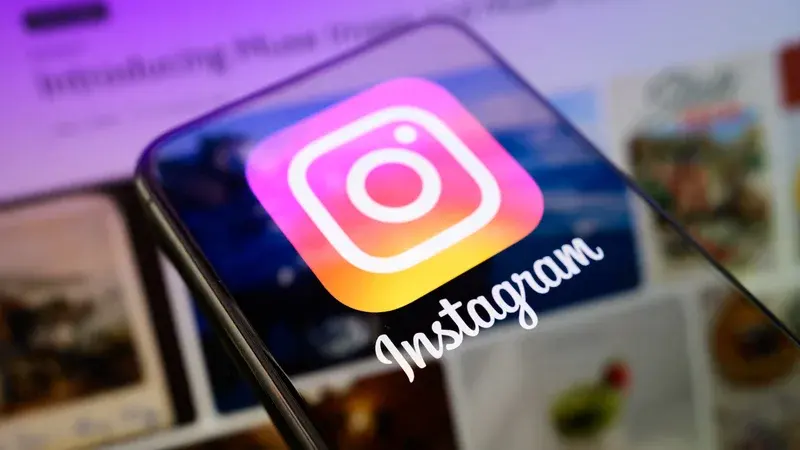 Instagram force les profils IA à s’identifier : une mesure radicale contre la désinformation et la viralité artificielle
