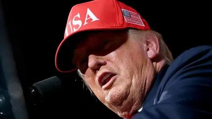 Donald Trump menace de rompre les liens commerciaux avec l'UE face au rapprochement avec le Canada