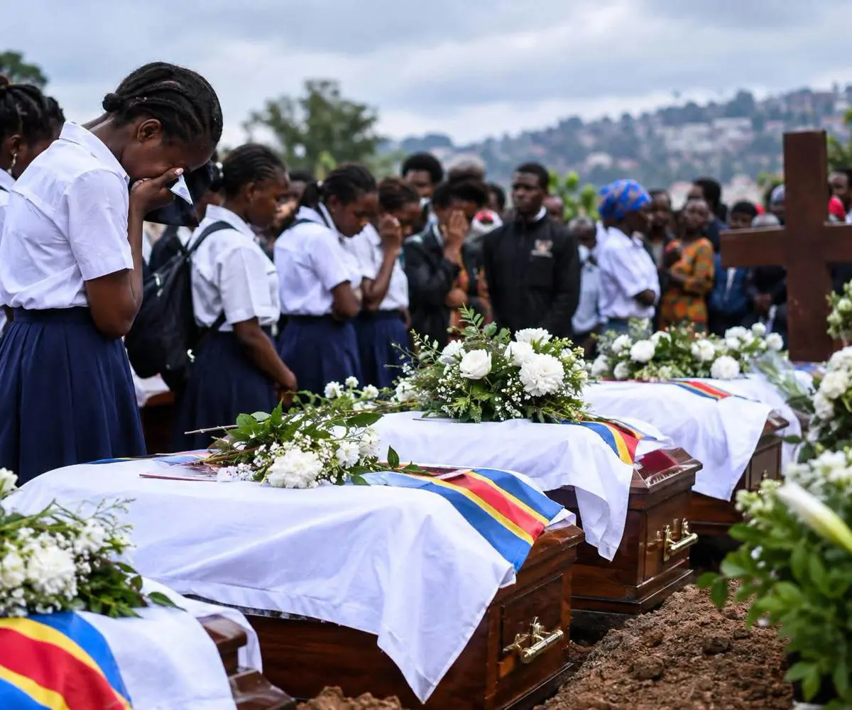 Bukavu enterre ses 27 élèves victimes d'un incendie dévastateur au Sud-Kivu