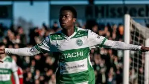Axel Taonsa, jeune attaquant du Västerås SK, pressé d'intégrer la sélection senior du Burkina Faso