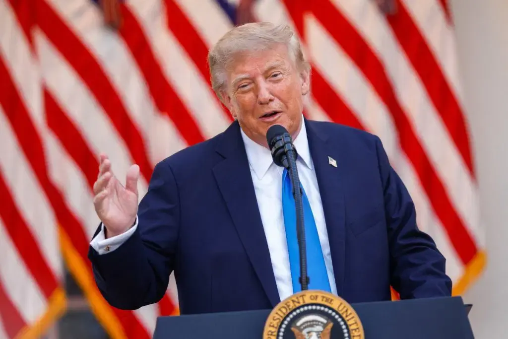 La diffusion d'une carte remaniée par Donald Trump provoque une vive tension diplomatique avec l'Islande