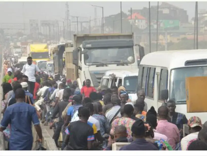 Les travaux de réhabilitation du pont de Kara paralysent l'axe stratégique Lagos-Ibadan