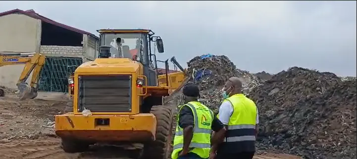 Le Ghana lance l'évacuation d'une décharge vieille de plusieurs décennies à Jamestown