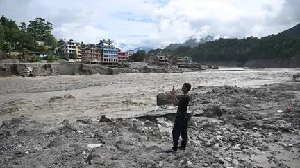 Crues dans l'Himalaya : plus de 1 000 morts et des milliers de disparus entre Népal et Chine