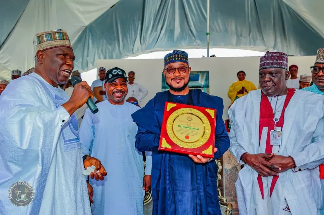 Le gouverneur de Zamfara, Dauda Lawal, reçoit le prix d’excellence du NURTW et l’appui du syndicat pour un second mandat