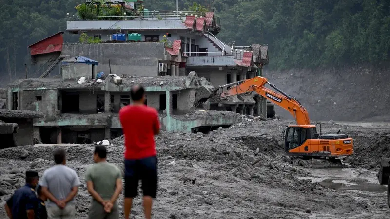 Les crues himalayennes de 2026 ont déjà fait plus de 1 000 morts, des milliers de disparus et des questions sur la gestion des risques