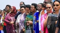 Le rapatriement de la dépouille du roi Oyo de Tooro ravive les tensions successorales en Ouganda