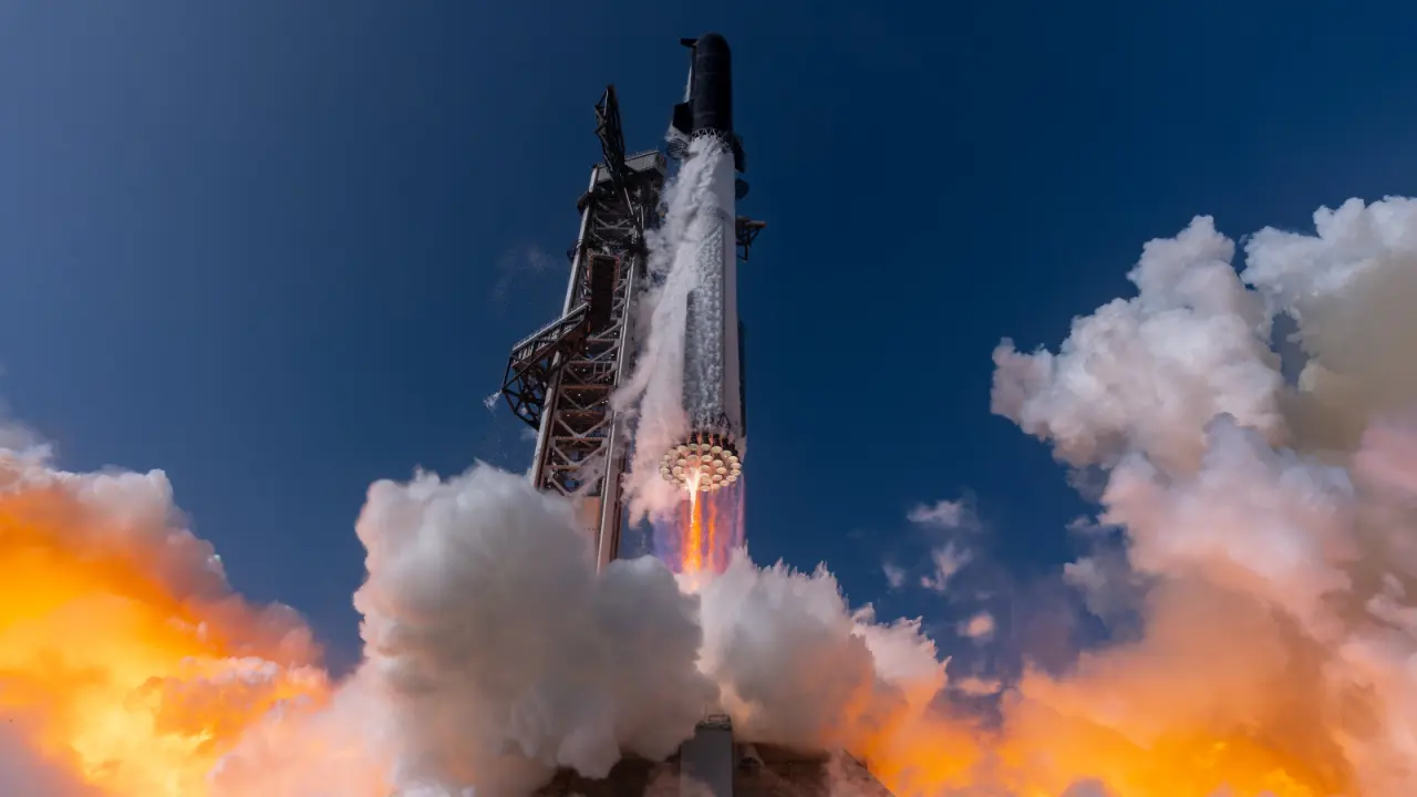 SpaceX prépare le quatorzième vol de Starship avec un objectif inédit : atteindre l'orbite terrestre