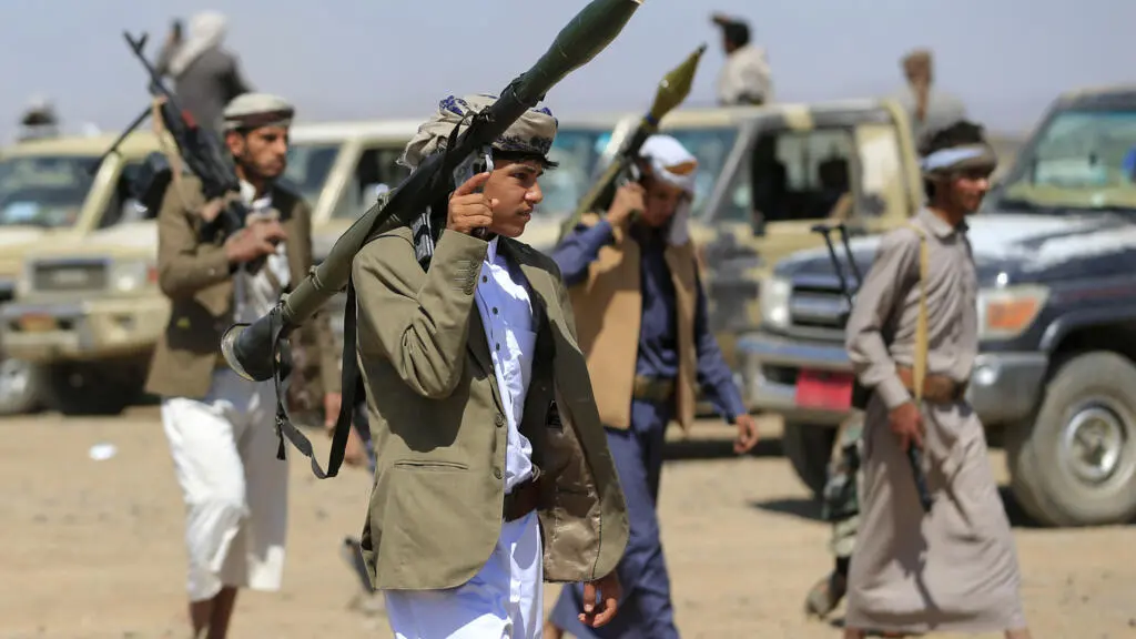 L'Arabie Saoudite intercepte six missiles houthistes et renforce la protection de ses installations pétrolières