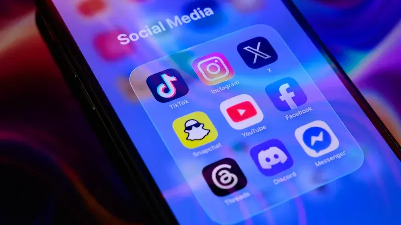 Vers une régulation mondiale : les États durcissent l'accès des mineurs aux réseaux sociaux
