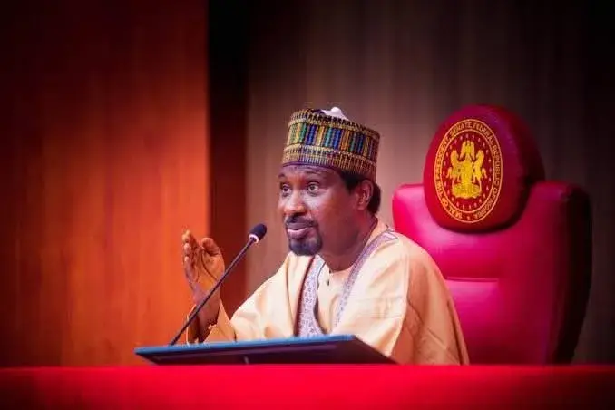 Le vice-président du Sénat nigérian limoge un collaborateur pour des critiques contre le gouverneur de Kano