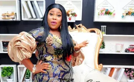 Le décès de l'actrice Atinuke Kareem souligne la précarité des artistes face aux maladies lourdes au Nigeria
