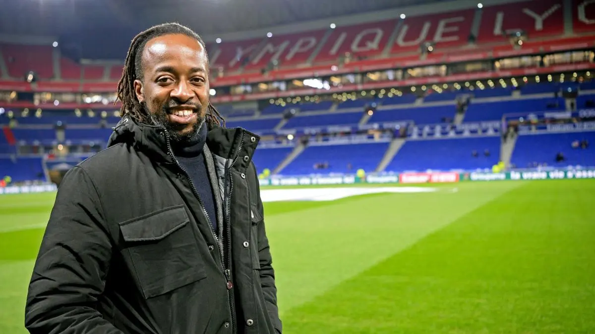 Sidney Govou alerte sur la recrudescence du racisme dans les tribunes de la Ligue 1 et appelle à une action urgente