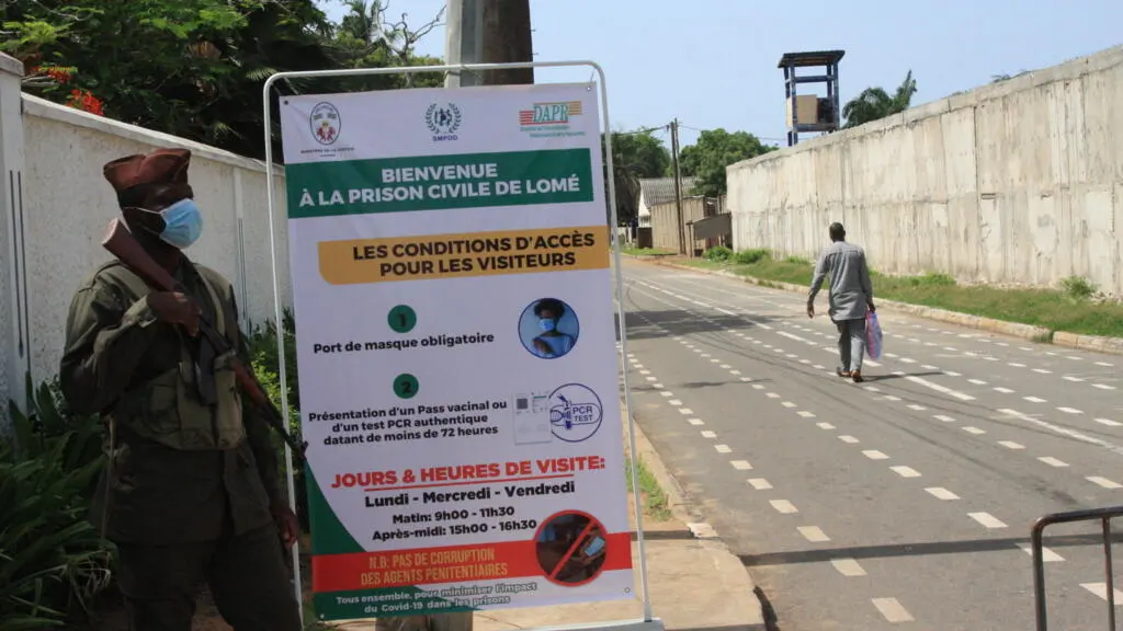 Au Togo, trois journalistes libérés sous contrôle judiciaire après des semaines de détention