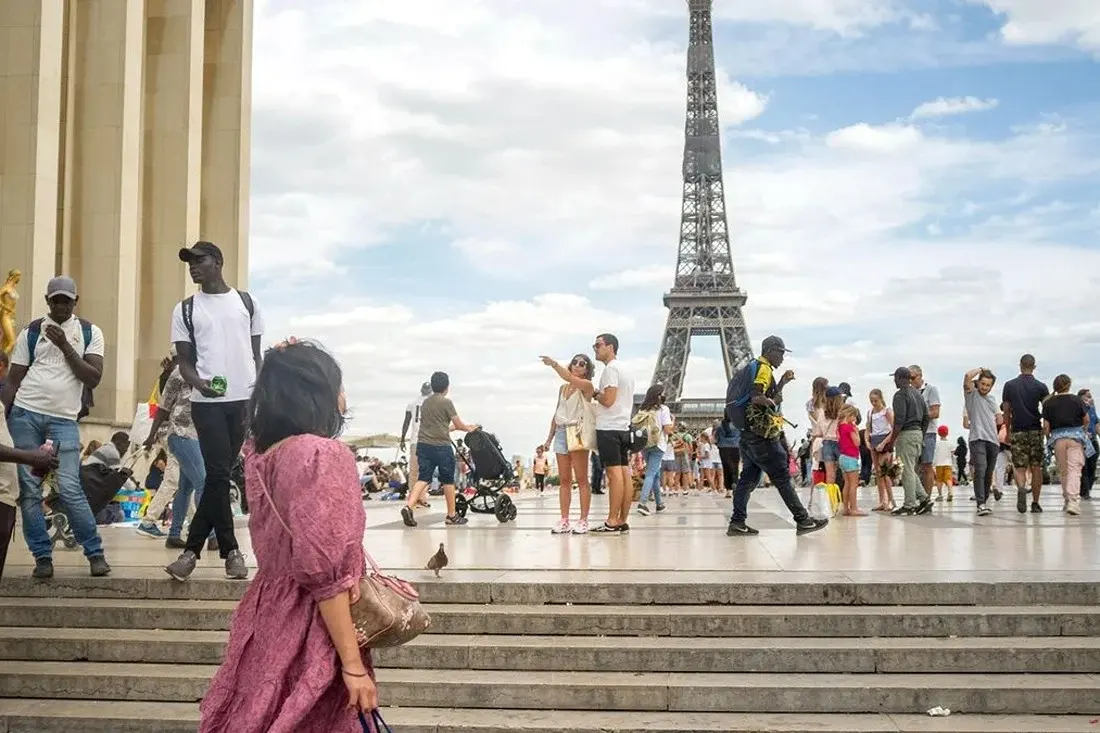 Le secteur touristique français anticipe des recettes record de 80 milliards d'euros pour l'année 2026
