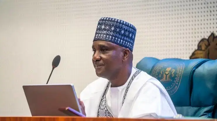 Le président de la Chambre des représentants du Nigeria, Tajudeen Abbas, dissout d'un coup tous les comités ad hoc