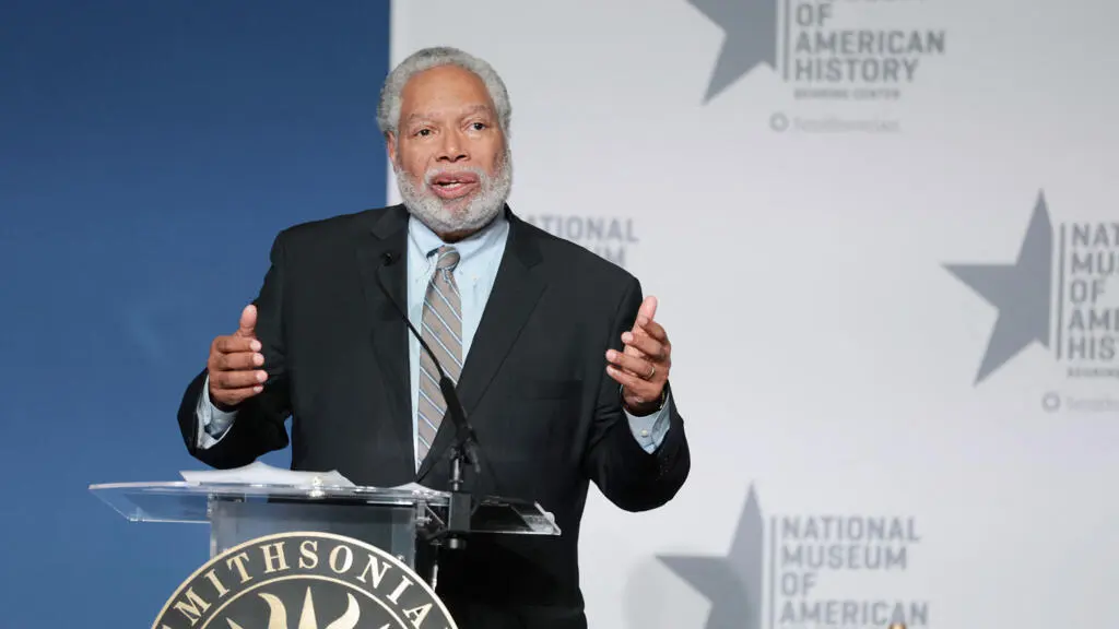 Lonnie Bunch quitte la Smithsonian Institution alors que l'administration Trump intensifie ses critiques contre les musées