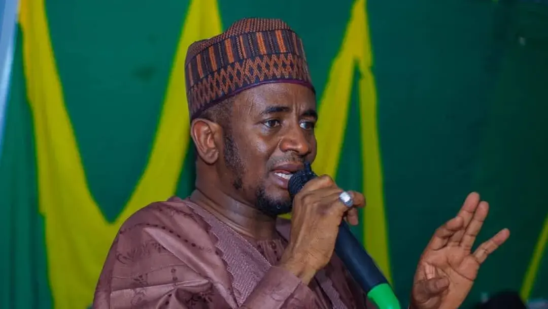 Un sénateur nigérian dénonce une manipulation politique après des accusations de liens avec les bandits