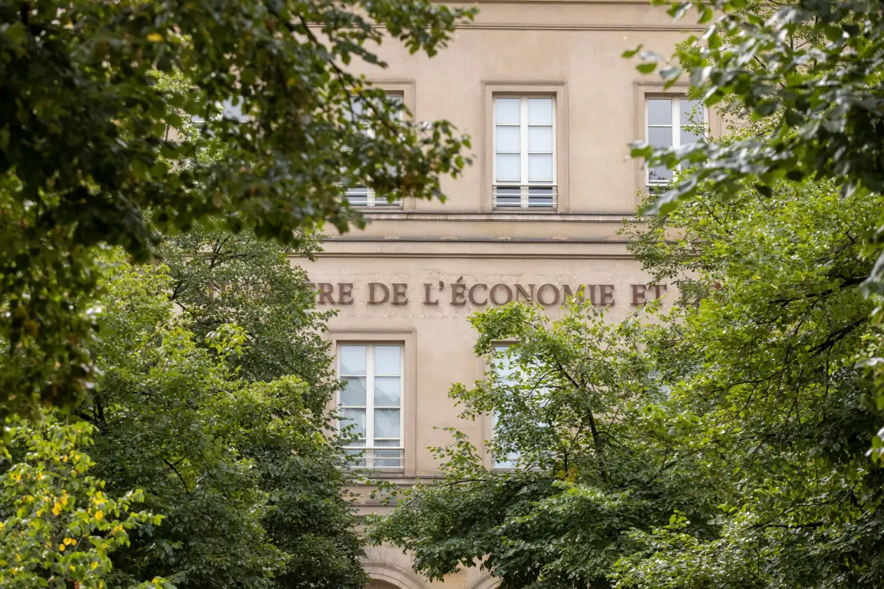 La France révise sa croissance à la baisse et acte l'échec de son objectif de déficit pour 2026