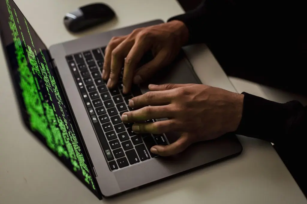 Le Mali face aux cybermenaces : comment les citoyens peuvent-ils devenir les premiers remparts de leur sécurité numérique ?